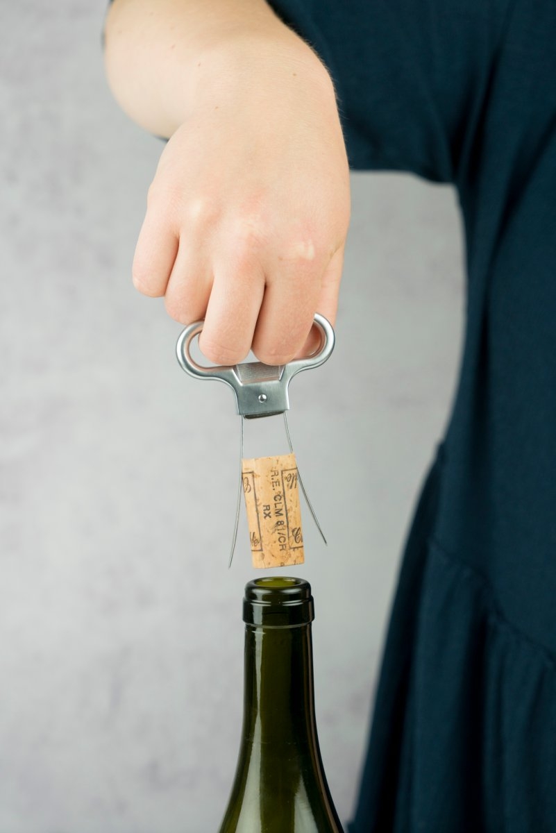 Praktisk korketrekker fra Pulltex som skånsomt fjerner korker, til bruk på vinflasker med gamle eller skjøre korker, som risikerer å smuldre ved bruk av vanlig korketrekker.